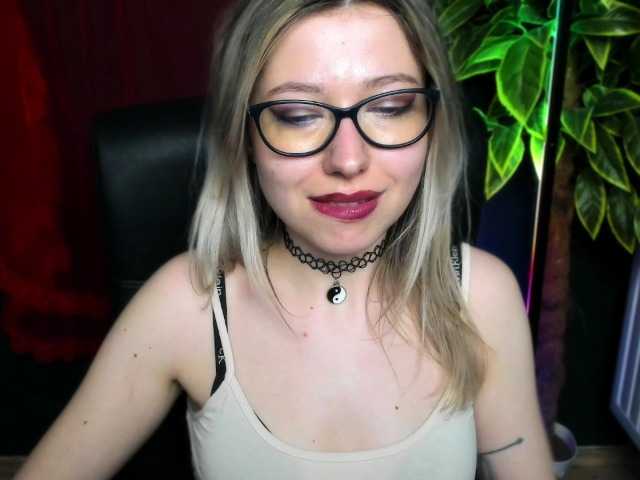  xxHeidiLove chat room