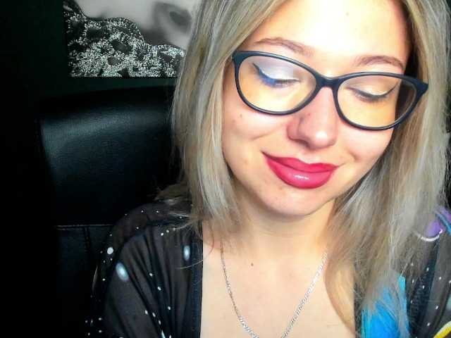 xxHeidiLove live webcam show