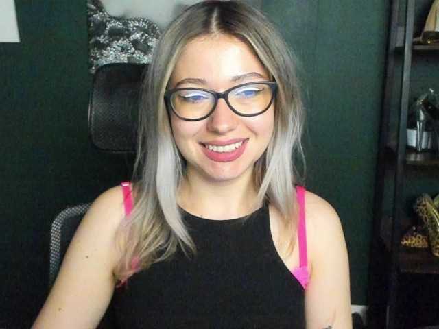 xxHeidiLove live cam preview
