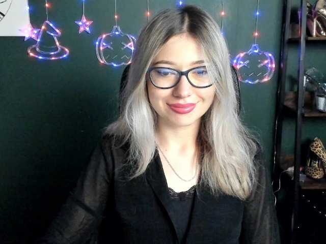xxHeidiLove, live now on BongaCams