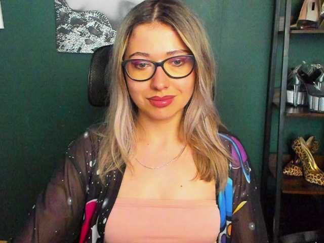 xxHeidiLove live cam on BongaCams