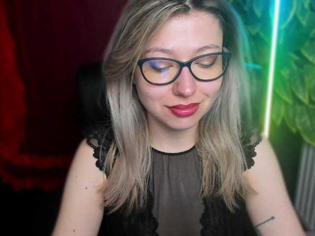 xxHeidiLove's BongaCams show and profile