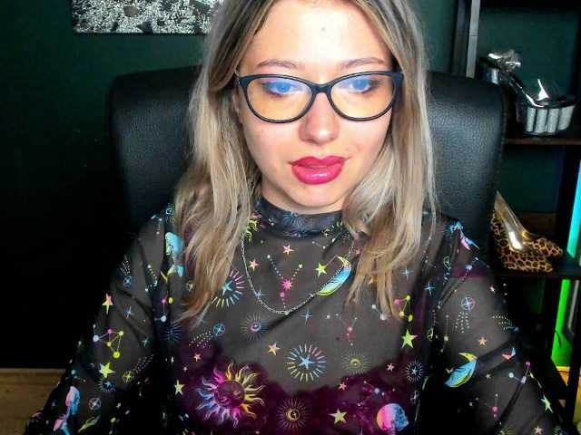 xxHeidiLove live webcam show