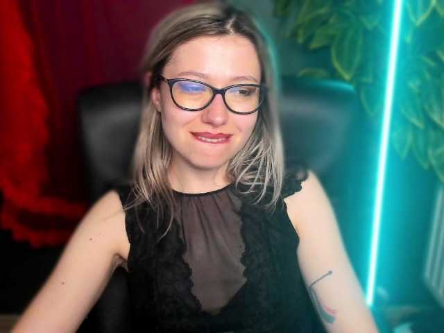 xxHeidiLove's BongaCams show and profile
