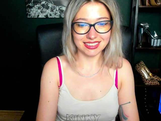 xxHeidiLove live webcam show