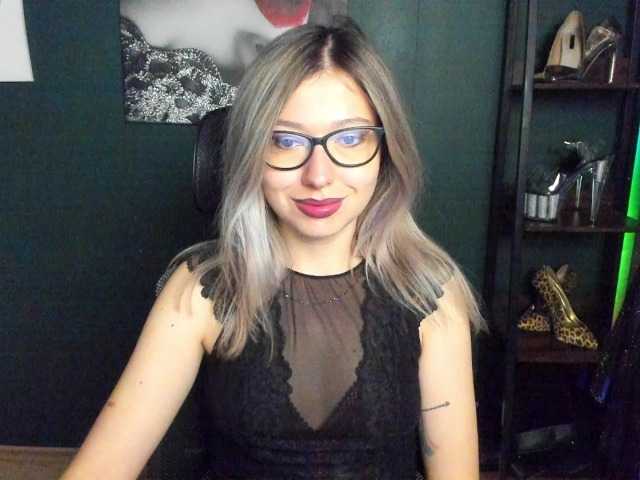 xxHeidiLove live cam preview