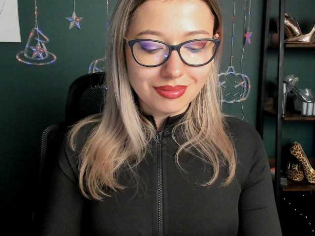 xxHeidiLove live cam preview
