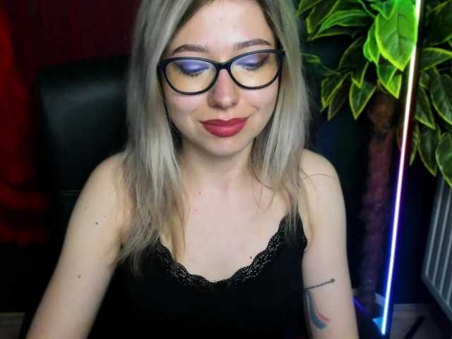 le modèle xxHeidiLove est en webcam porno dans un show sur le site bongacams, il possède les tags suivants: White/Caucasian,Blonde,Shaved