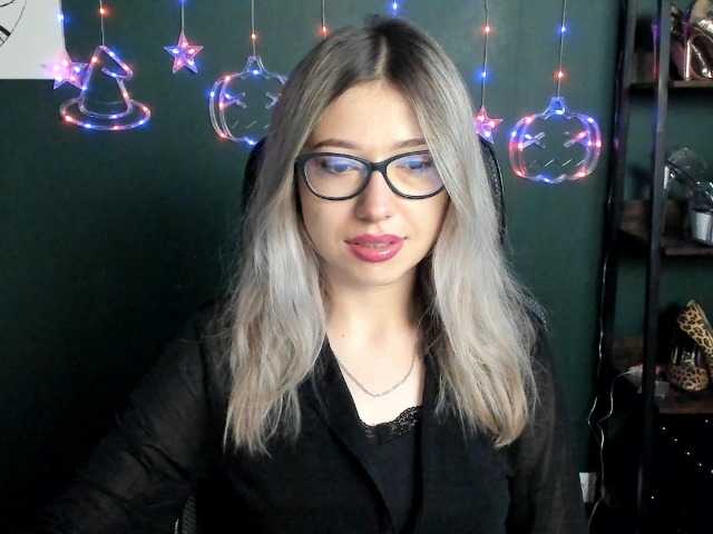 xxHeidiLove, live now on BongaCams