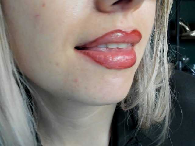 xxHeidiLove live cam preview