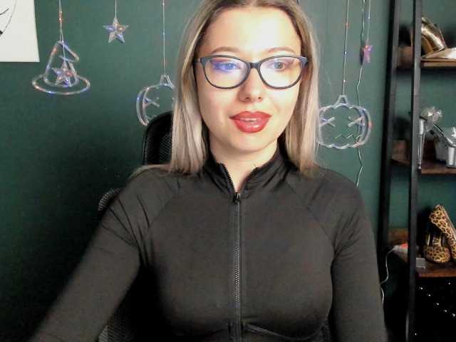 xxHeidiLove live cam preview