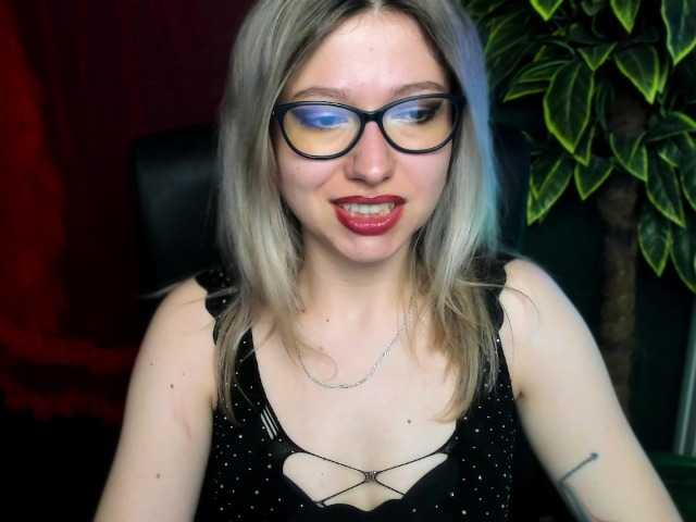 xxHeidiLove webcam