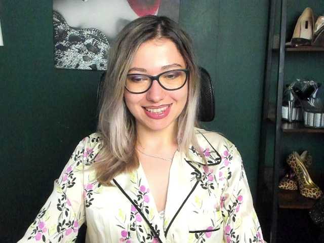 xxHeidiLove live cam preview