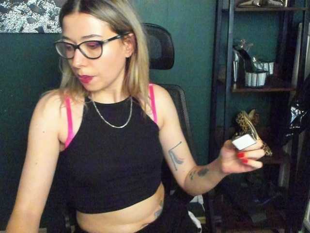 xxHeidiLove live cam on BongaCams