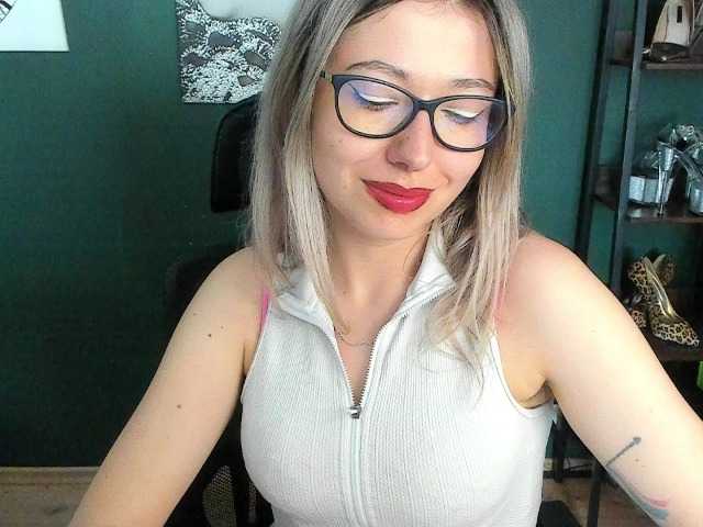 xxHeidiLove live cam preview