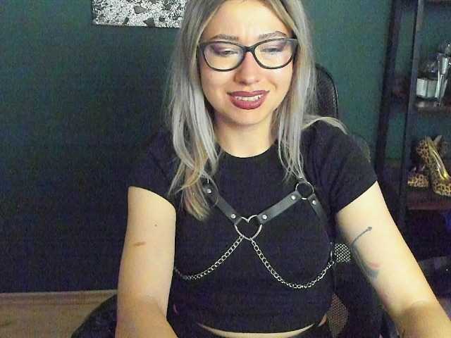 xxHeidiLove live cam preview