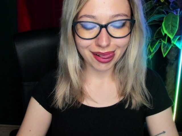 xxHeidiLove live cam on BongaCams