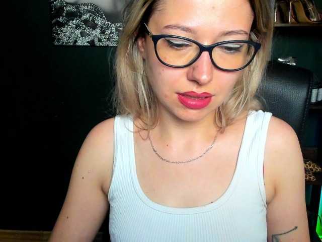xxHeidiLove live webcam show
