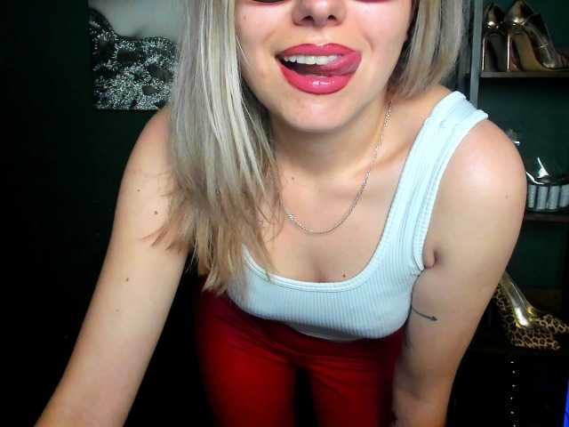 xxHeidiLove live webcam show