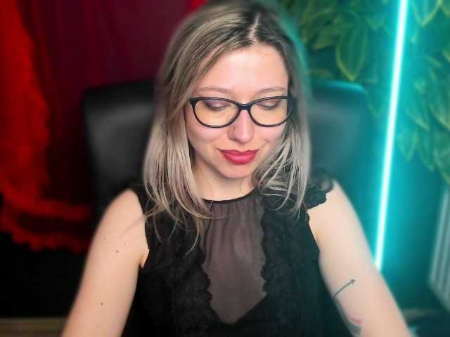 xxHeidiLove's BongaCams show and profile