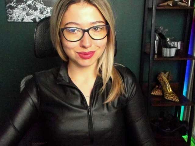 xxHeidiLove live stream preview