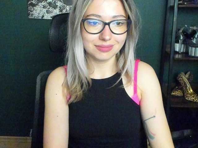 xxHeidiLove live cam preview