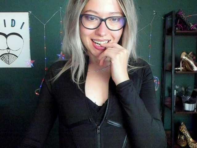 xxHeidiLove live cam preview