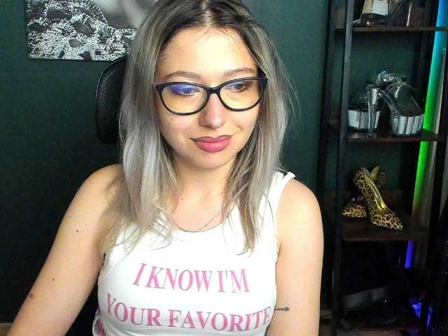 xxHeidiLove live cam preview
