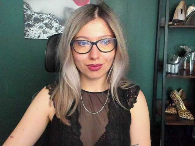xxHeidiLove live cam preview