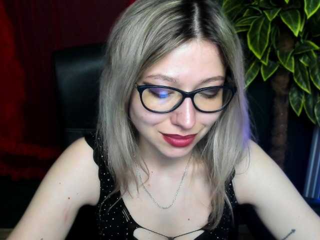 xxHeidiLove webcam