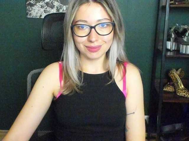xxHeidiLove live cam preview