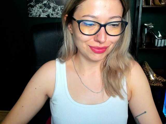 xxHeidiLove live webcam show
