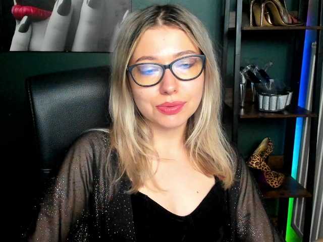 xxHeidiLove live cam on UnifiedCams