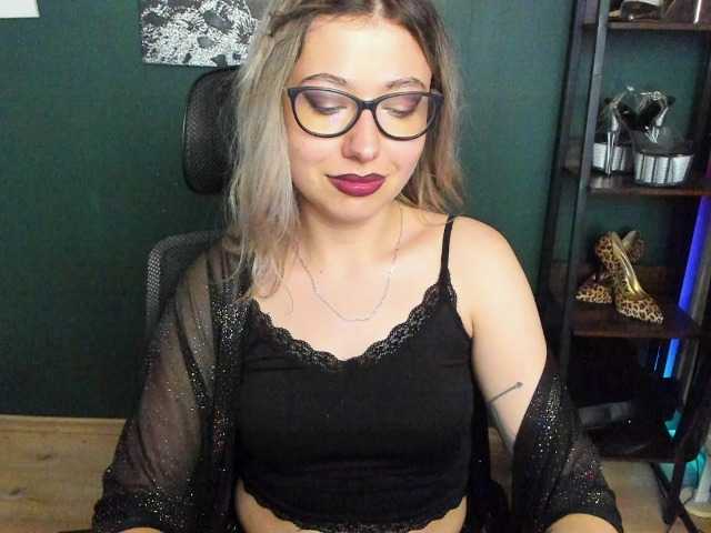 xxHeidiLove live cam on BongaCams