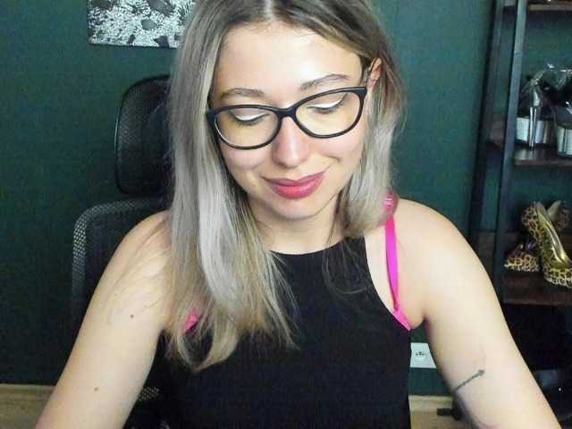 xxHeidiLove live cam preview