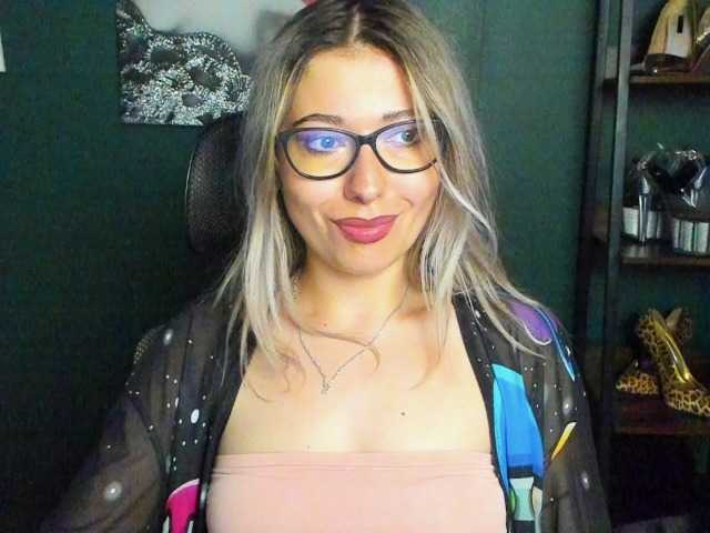 xxHeidiLove live cam on BongaCams