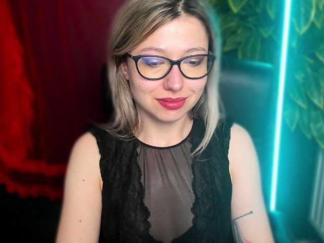 xxHeidiLove's BongaCams show and profile