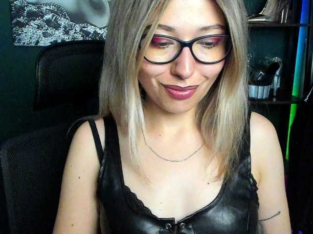 xxHeidiLove live cam on BongaCams