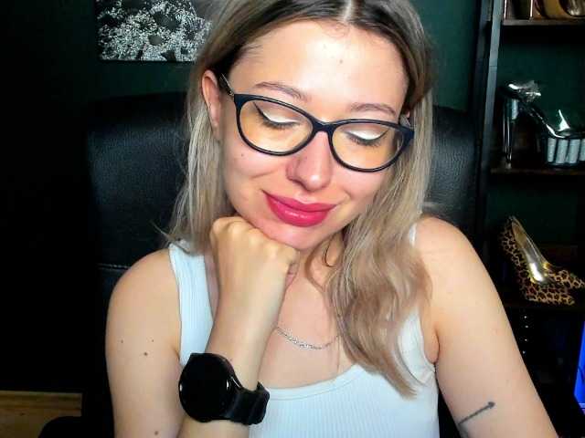 xxHeidiLove live webcam show