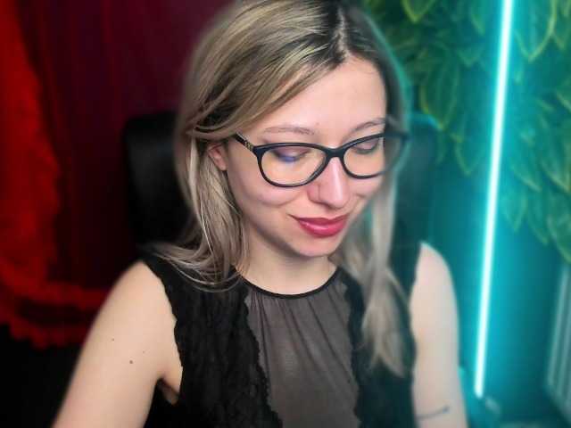 xxHeidiLove's BongaCams show and profile