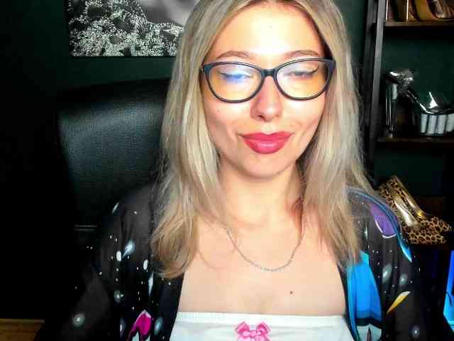 xxHeidiLove webcam