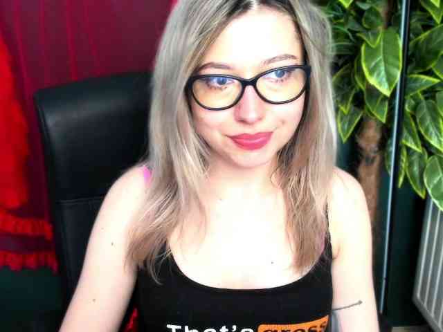 xxHeidiLove webcam