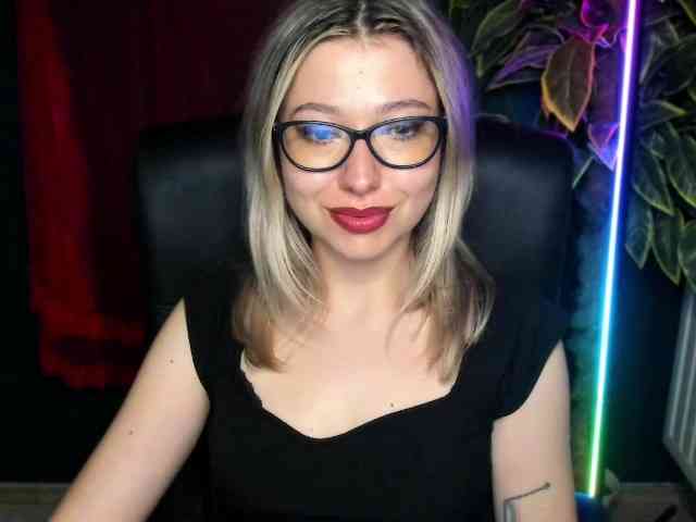 xxHeidiLove webcam