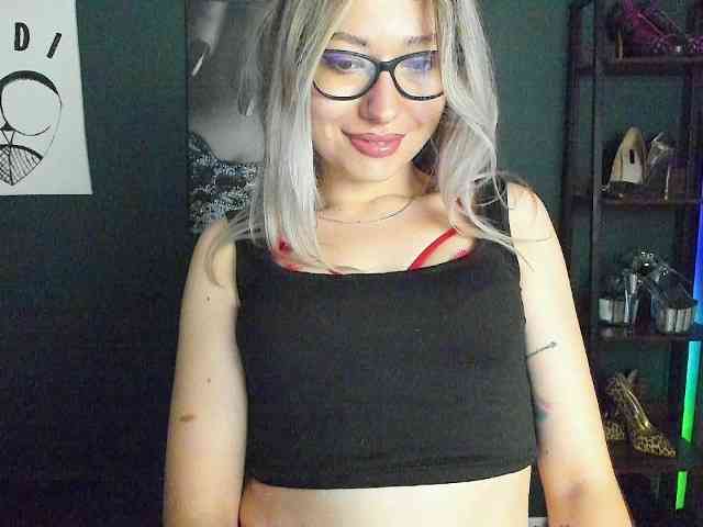 xxHeidiLove webcam