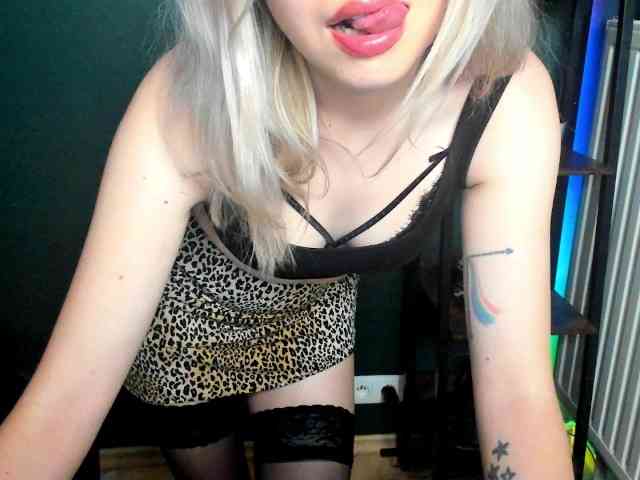 xxHeidiLove webcam