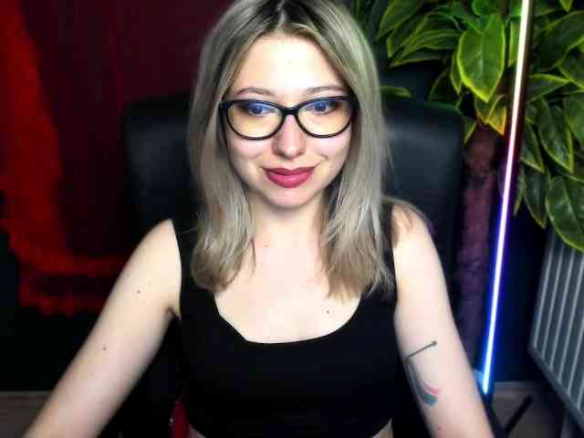 xxHeidiLove webcam