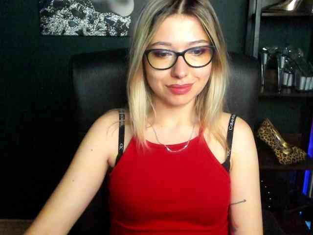 xxHeidiLove webcam