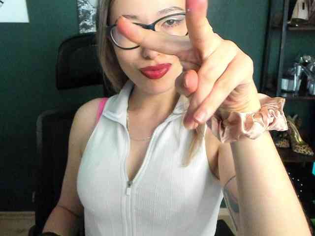 xxHeidiLove webcam