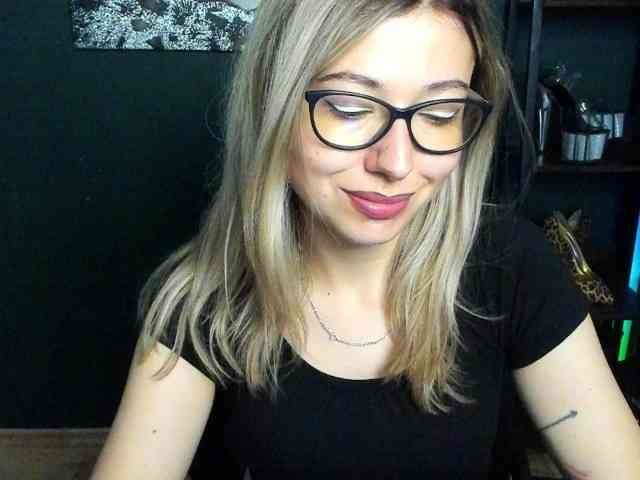 xxHeidiLove webcam