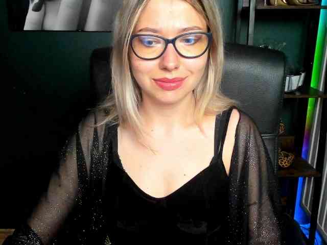 xxHeidiLove webcam